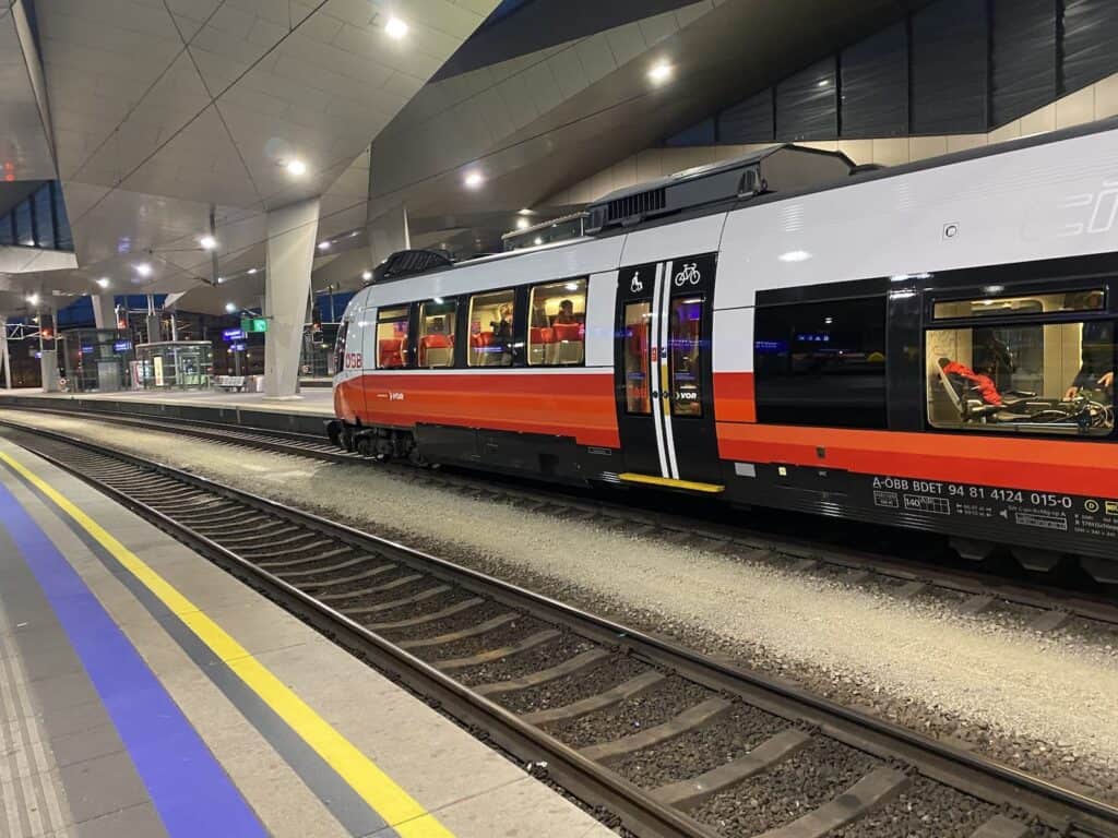 Hoe kom je van de luchthaven wenen in de stad