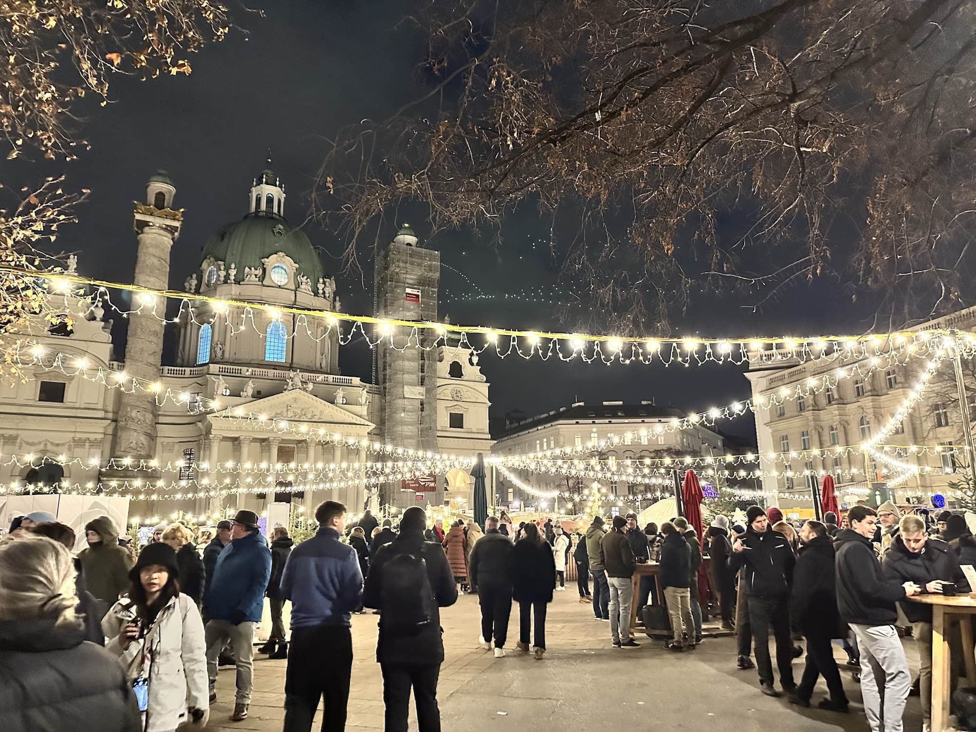 Kerstmarkt bij de karlskirche