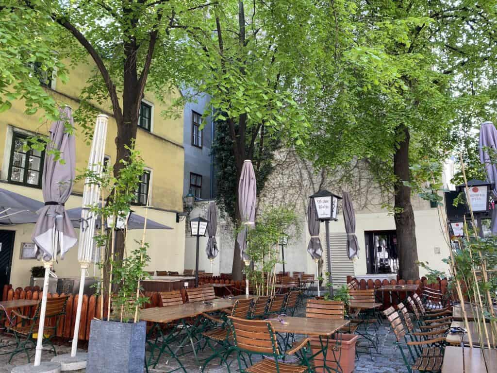 Terrasjes in Spittelberg een paar stappen verwijderd van de Mariahilferstraße