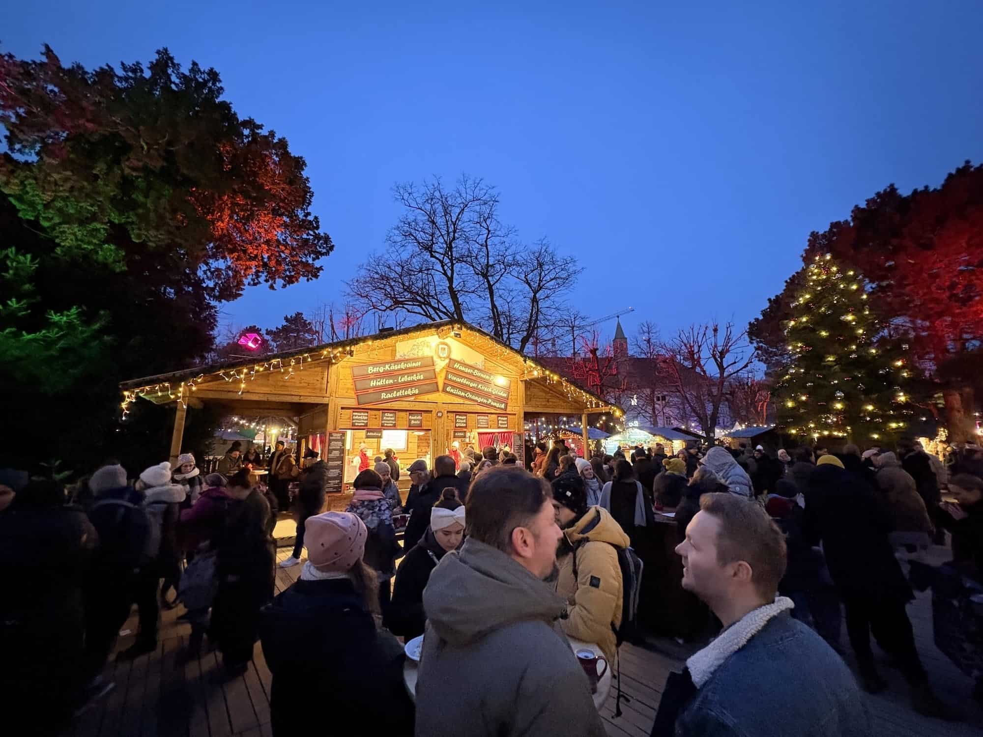 Een gezellige minder commerciele kerstmarkt kun je vinden op het campus terrein in Wenen. 